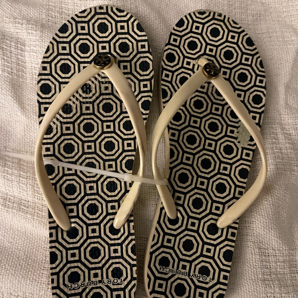Tory Burch flip flops 7.5 Navy and Ivory preowned - Picture 1 of 8